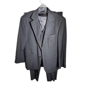 Stafford Men’s 3-Piece Charcoal Pinstripe Worsted Wool Suit Classic Fit